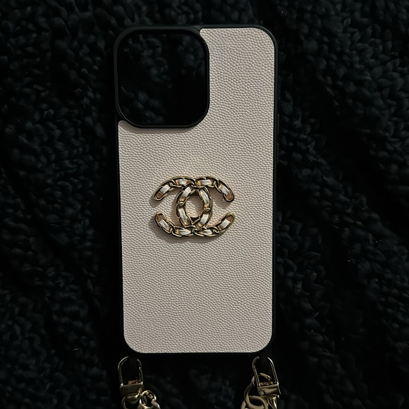 Designer inspired iPhone 15 pro max case w/wrist-strap - Picture 2 of 5